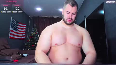 Snapshot of muscularjohnforu chatting on February 2025 08:06:01 AM click icon for peach  online show from February 2025 08:06:01 AM