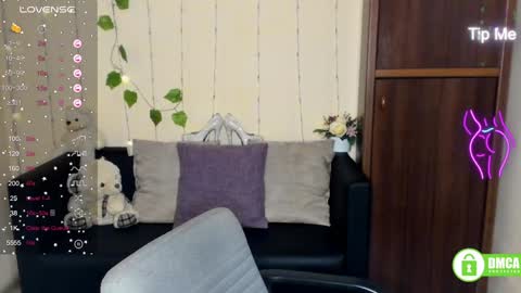 Snapshot of muse_kitty_jenia chatting on January 2025 09:37:01 PM Jenya online show from January 2025 09:37:01 PM