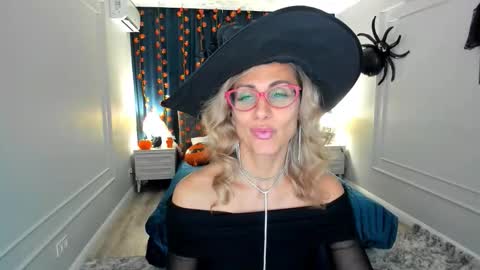 Diana online show from October 2025 11:55:02 AM