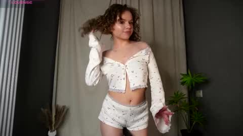 Snapshot of mymonique chatting on March 2026 08:23:01 PM Monique with Curls online show from March 2026 08:23:01 PM