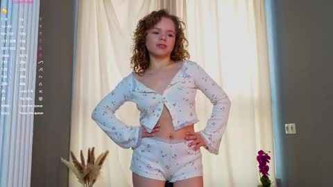 Snapshot of mymonique chatting on April 2026 06:13:01 AM Monique with Curls online show from April 2026 06:13:01 AM