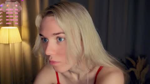 Snapshot of myviolet_rush chatting on November 2025 07:16:02 PM Olivia or just olive online show from November 2025 07:16:02 PM