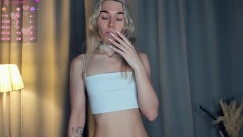 Snapshot of myviolet_rush chatting on November 2025 07:07:02 PM Olivia or just olive online show from November 2025 07:07:02 PM