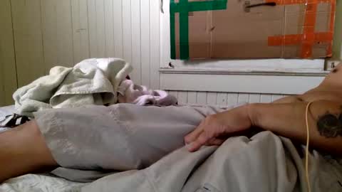 str8 dom alphaAsian Daddy type. sorry not bi or  curious but i dont judgediscrimenate. online show from February 2025 02:18:01 AM