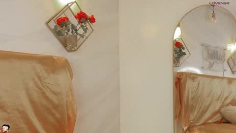 naamah_b online show from February 2026 02:44:02 PM