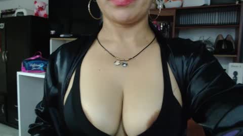 Nadia  online show from February 2025 07:39:02 AM