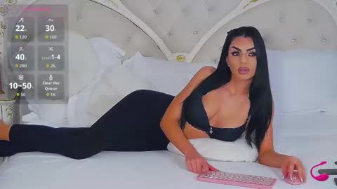 Michelle  online show from October 2025 06:39:02 PM