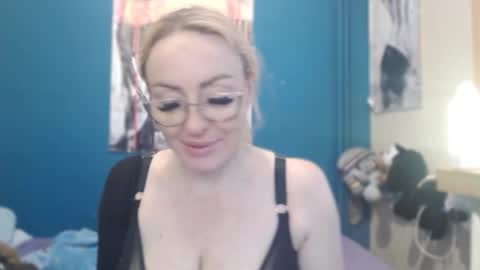 nadinnnea online show from January 2026 10:31:02 AM