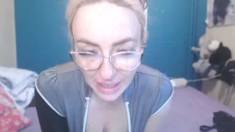 Snapshot of nadinnnea chatting on April 2026 07:58:01 AM nadinnnea online show from April 2026 07:58:01 AM