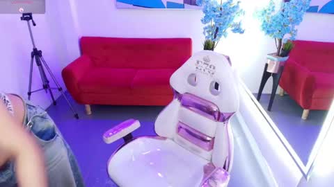 Snapshot of nahomi_velmont chatting on June 2026 12:40:01 PM nahomi_velmont online show from June 2026 12:40:01 PM