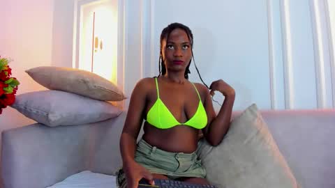 Snapshot of nahomi_williams_ chatting on February 2026 12:45:02 PM Nahomi online show from February 2026 12:45:02 PM