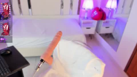 Nahomy Roberts online show from October 2025 12:23:02 PM