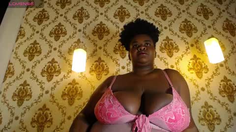 Snapshot of nahybig_boobs chatting on May 2026 12:22:02 PM Karatbby online show from May 2026 12:22:02 PM