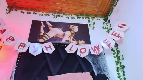 Naia x online show from October 2025 08:25:01 PM