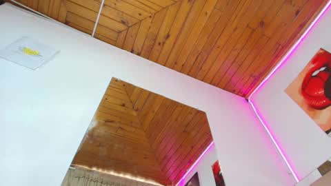 Naia x online show from April 2026 07:03:01 PM