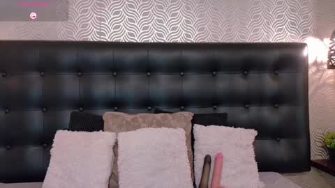 naiaramasson_ online show from November 2025 12:08:02 PM