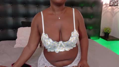 naiaramasson_ online show from April 2026 11:59:01 AM