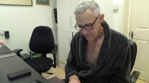 nakedcarpenteruk online show from March 2026 02:54:02 PM