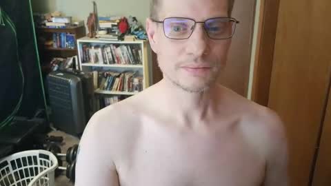 Snapshot of nakedcav chatting on April 2026 07:52:01 PM NakedClown online show from April 2026 07:52:01 PM