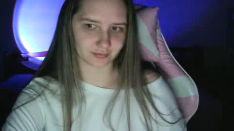 Snapshot of nalorine chatting on April 2026 04:04:02 PM Lola online show from April 2026 04:04:02 PM