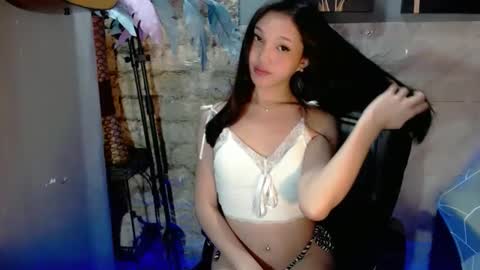 Snapshot of nami_kisser chatting on April 2026 05:43:01 AM Nami online show from April 2026 05:43:01 AM