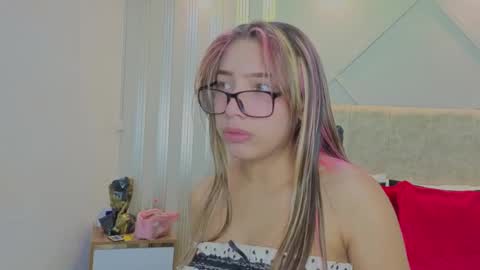 nami_sweet_ online show from October 2025 02:30:01 AM