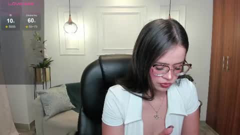 Snapshot of nanaa_snow chatting on June 2026 01:17:01 AM Nanaa snow online show from June 2026 01:17:01 AM