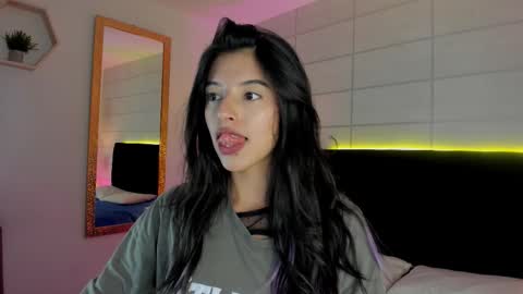 Nana  online show from February 2026 07:10:02 PM