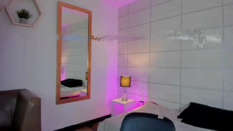 Nana  online show from April 2026 08:39:01 PM