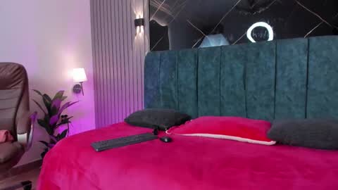 Naomi online show from February 2026 12:06:01 PM