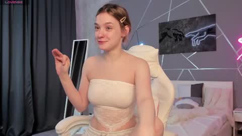 naomi_reiss online show from July 2026 05:44:01 AM