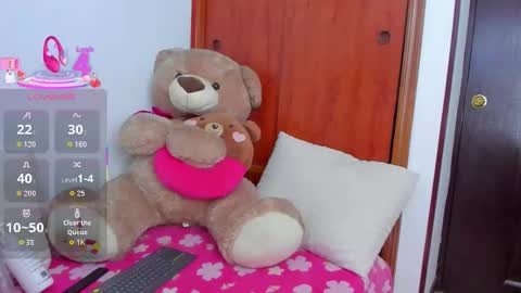 Naomi Rouse online show from October 2025 12:31:01 AM