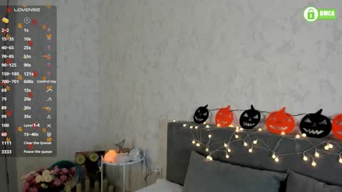 Naomi online show from October 2025 03:25:01 PM