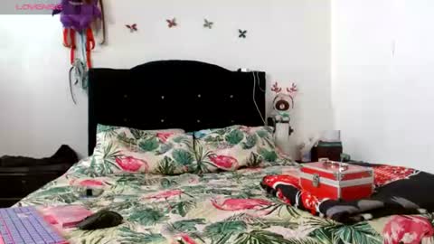 Snapshot of naomi_unu chatting on June 2026 04:11:01 PM Naomi online show from June 2026 04:11:01 PM