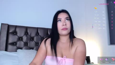 Snapshot of naomi_wong chatting on June 2026 06:35:01 PM Guys the page has lately failed. If you see me disconnected thats why. online show from June 2026 06:35:01 PM