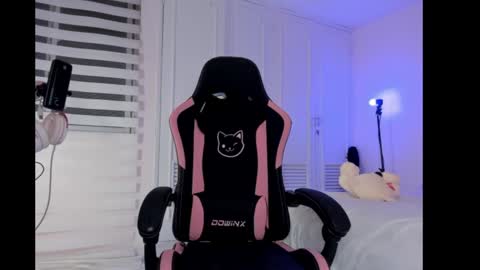 Snapshot of naomibrinks1 chatting on December 2024 06:06:01 AM Heidy  online show from December 2024 06:06:01 AM