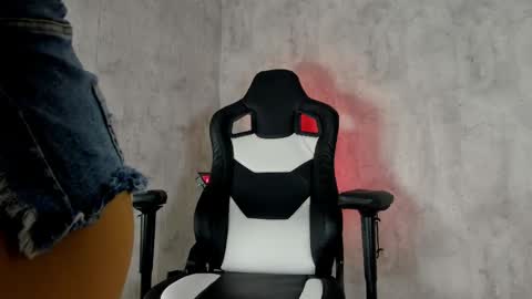 Heidy  online show from April 2026 06:22:01 AM