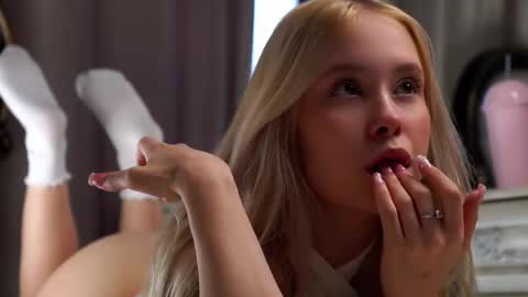 Snapshot of naomibry chatting on March 2026 07:15:01 AM Angel online show from March 2026 07:15:01 AM