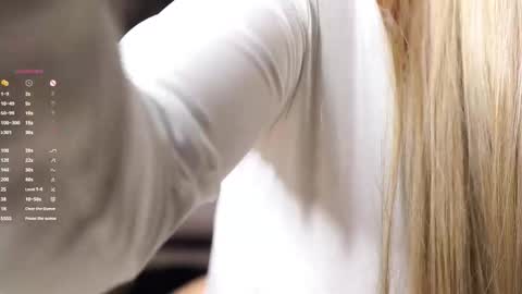 Snapshot of naomibry chatting on March 2026 02:18:02 AM Angel online show from March 2026 02:18:02 AM