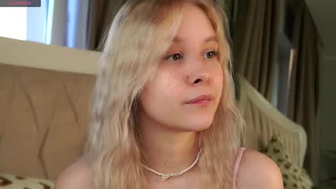 Snapshot of naomibry chatting on April 2026 11:10:02 AM Angel online show from April 2026 11:10:02 AM