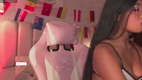 Snapshot of naomigray__ chatting on June 2026 07:04:01 PM Naomi-Gray online show from June 2026 07:04:01 PM