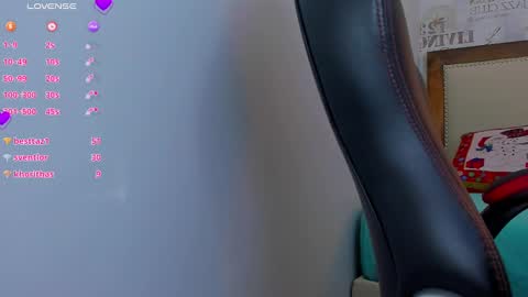 Snapshot of naomijohnson1 chatting on December 2024 03:17:01 PM Naomi online show from December 2024 03:17:01 PM