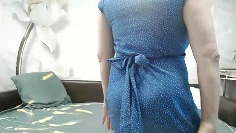 naomimolligan online show from May 2026 12:23:02 PM