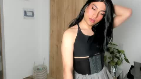 Naomi Moore online show from June 2026 07:38:02 PM