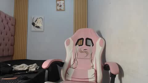 Snapshot of naomis_35 chatting on November 2025 07:49:02 PM naomis_35 online show from November 2025 07:49:02 PM