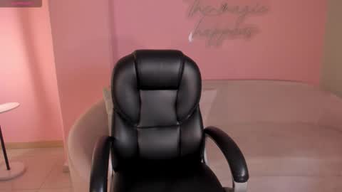 Naomi online show from October 2025 12:22:02 PM