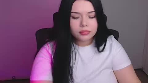 Naomi online show from November 2025 06:51:01 PM