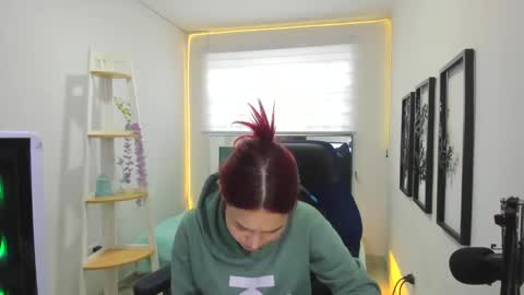 naomy online show from November 2025 07:49:02 PM