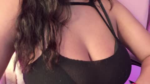 Naomy  online show from April 2026 01:41:02 PM