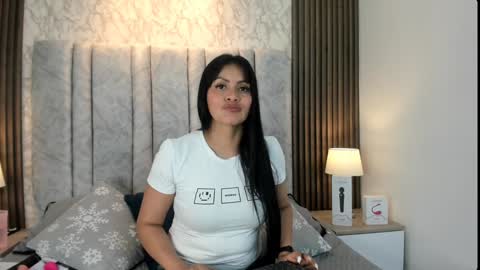 Naomy Smith online show from January 2025 07:23:01 PM